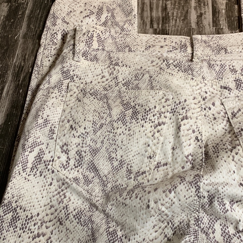 LOFT Skinny Jeans in Cream with Taupe Snake Print - 8 - Picture 8 of 10